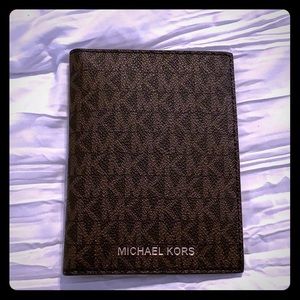 Michael Kors Jet Set Passport Wallet
